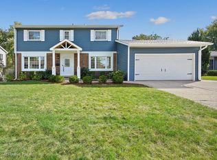 2011 Lancaster Ln, Wheaton, IL 60189