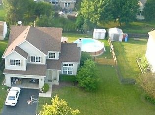 1459 Waterford Rd, North Aurora, IL 60542