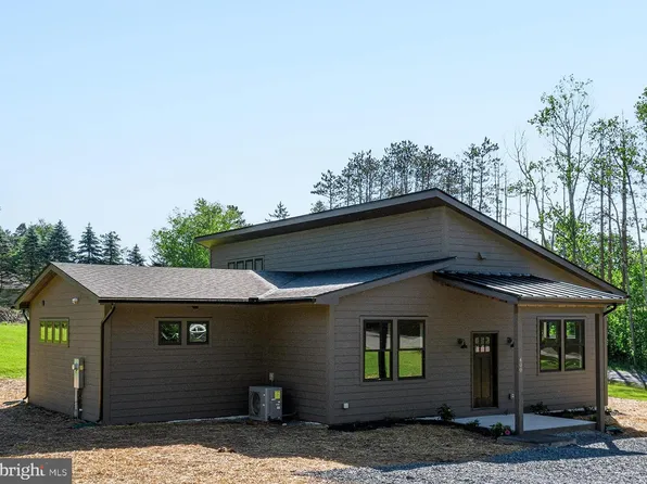 400 Sam Snead Cir, Oakland, MD 21550