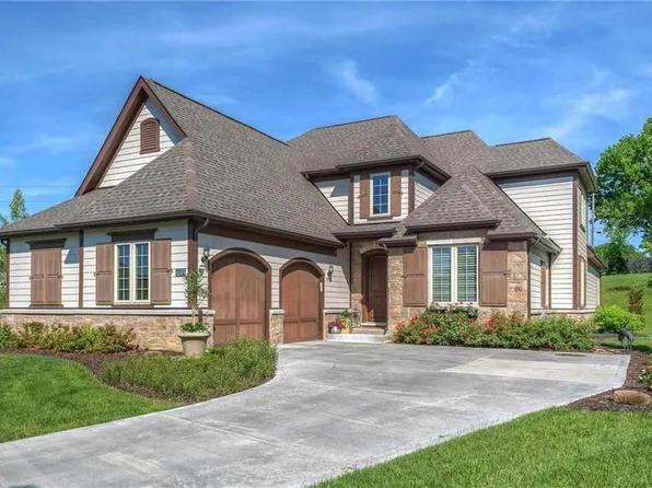 701 Woods Of Ladue Ln, Ladue, MO 63124