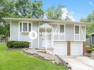 314 SE Crescent St, Lees Summit, MO 64063