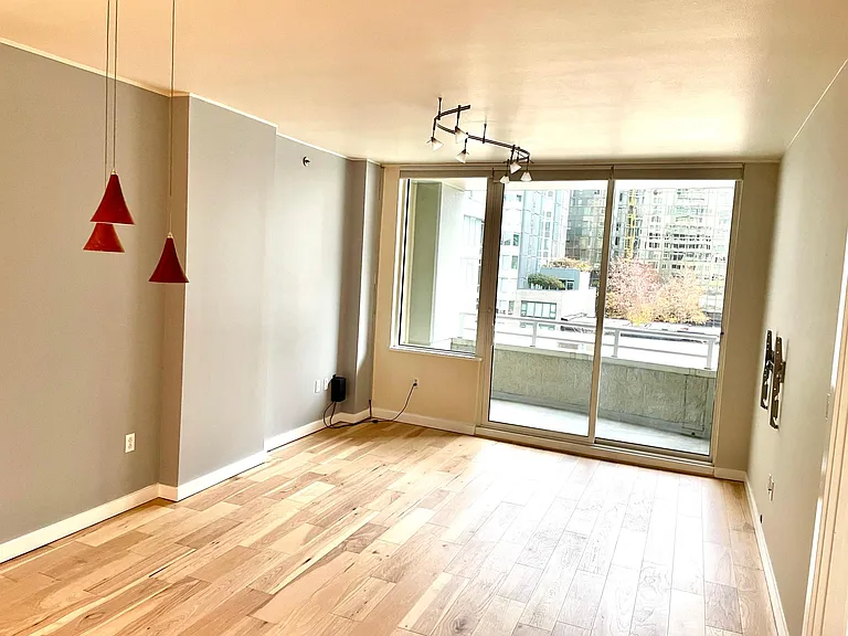 2600 2nd Ave #601 — Photo 4