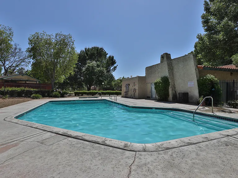2536 Bryn Mawr Ln — Photo 30