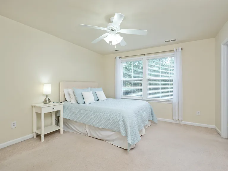 100 Melbourne Park Cir #B — Photo 13