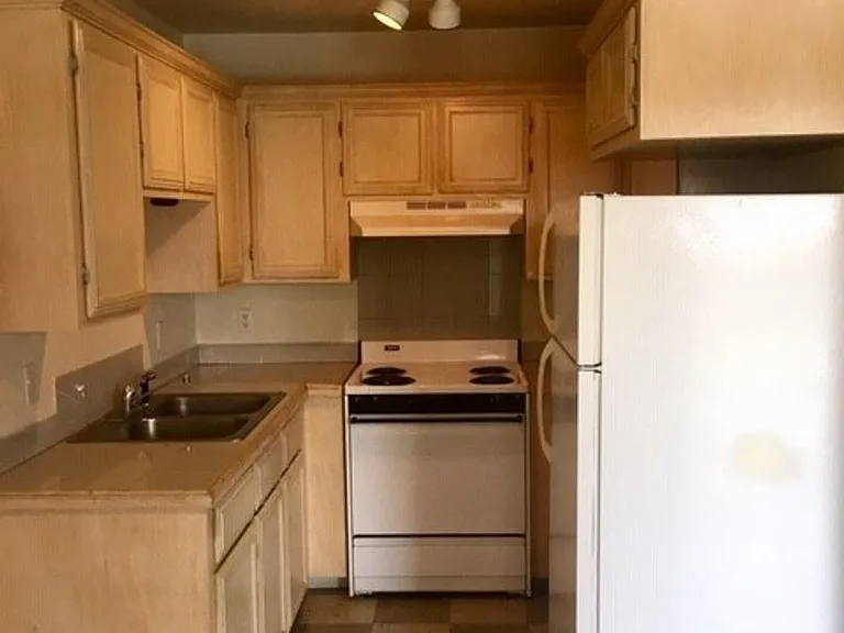 403 N. Broadway Street — Photo 17