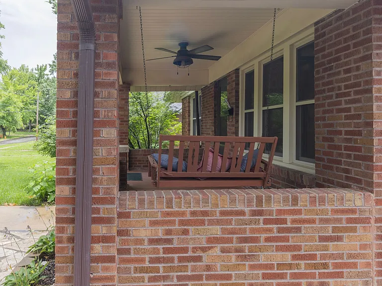 203 Edgewood Ave — Photo 2