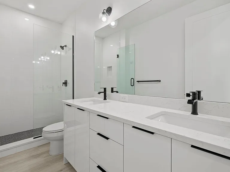 2107 SW 39th St — Photo 37