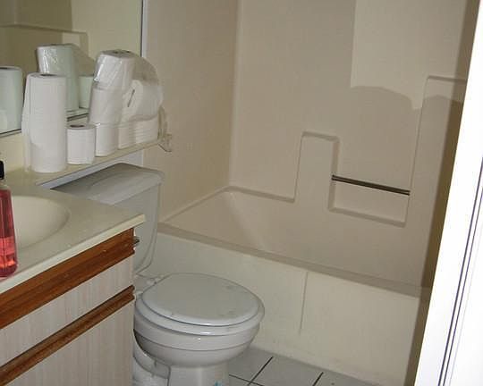 3rd image of 5051 Rosewood Ave APT 201