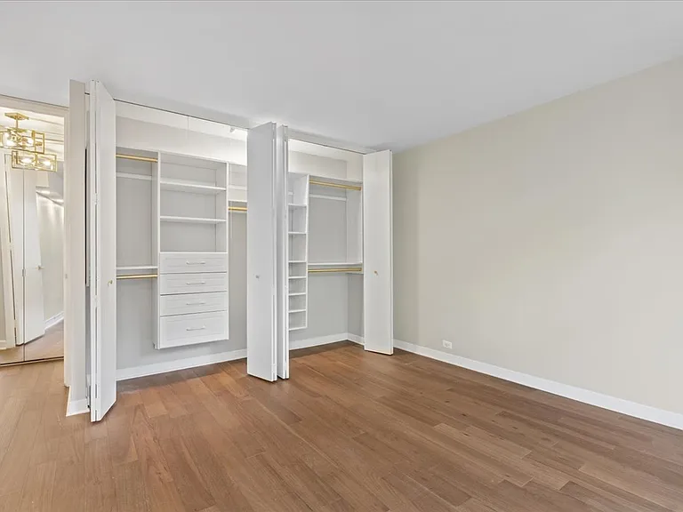 535 N Michigan Ave #2204 — Photo 12