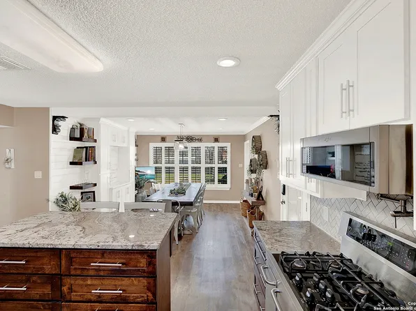 1106 G Street, Floresville, TX 78114