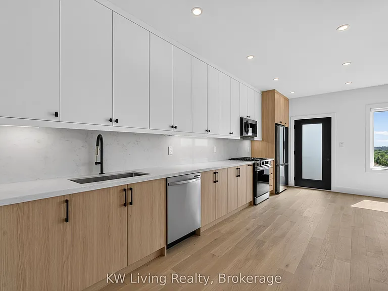 484 Westmount Ave — Photo 13