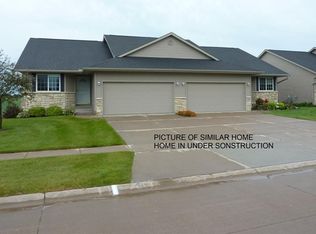 126 Pinehurst Dr, Eldridge, IA 52748