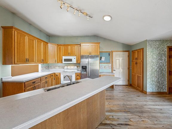 3rd image of 540 Diamond Ridge Cir