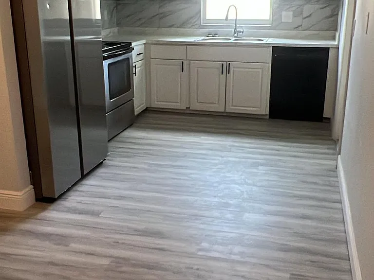 1310 Hobbs Ave — Photo 3