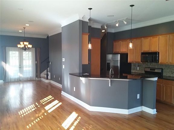 4th image of 267 Carlyle Park Dr