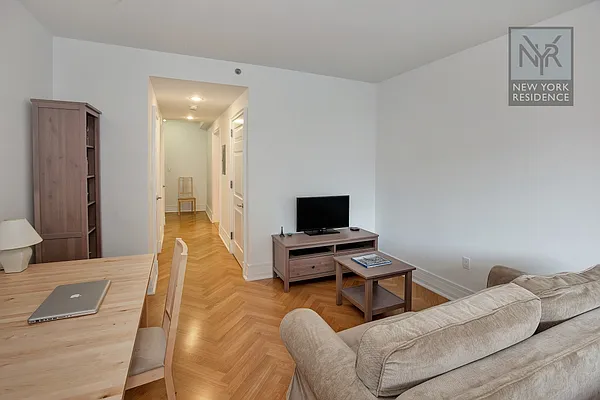 Sold by New York Residence | media 3