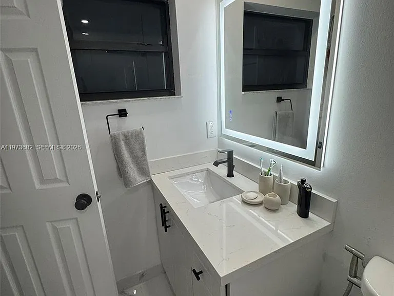 12534 SW 27th St — Photo 37