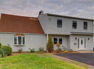 123 Balsam Ln, Levittown, NY 11756