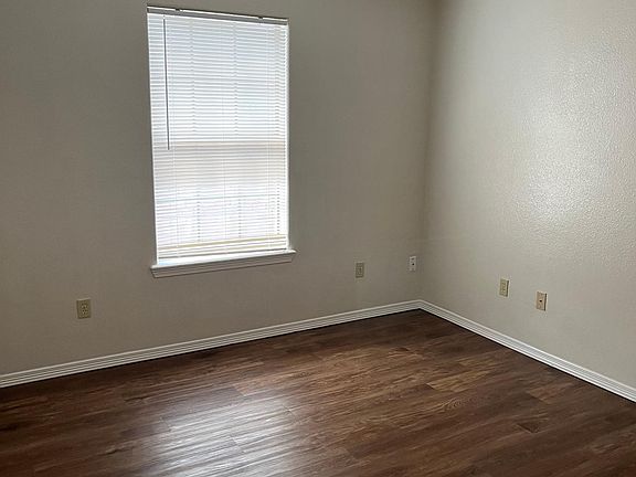 5th image of 725 Sonesta Ct APT 1