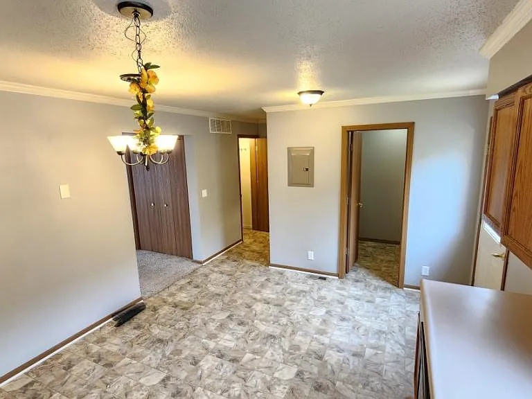 520 Adams Cir #B — Photo 4