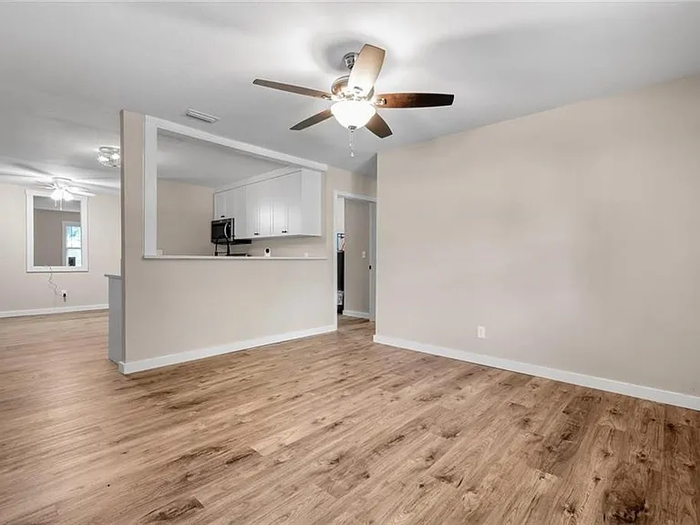 920 Johnston St — Photo 3