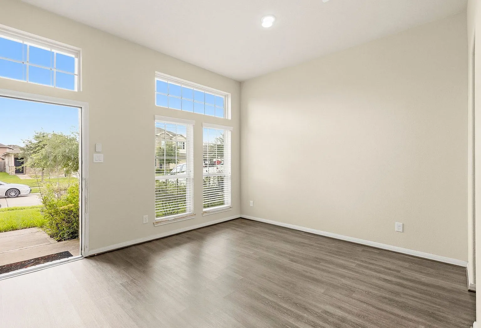 4 bed, 2.5 bath, 2893 sqft, $2,200 — Photo 4