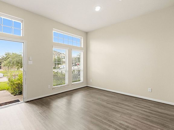 4th image of 6131 Carpenters Cove Ln