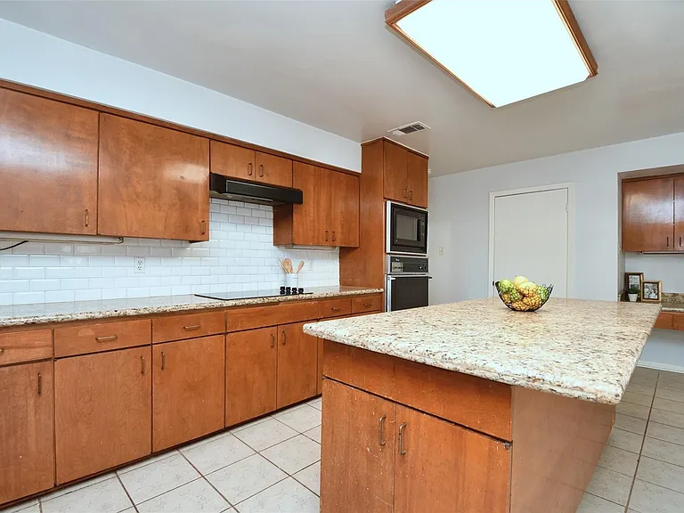 7718 Moondance Ln — Photo 11