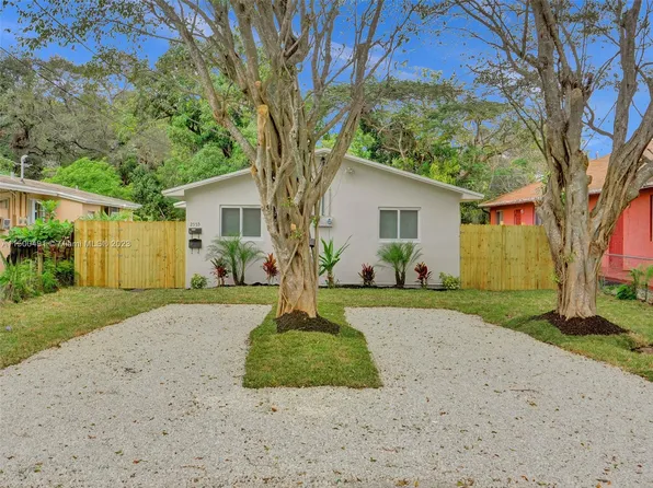 2555 NE 183rd St, North Miami Beach, FL 33160