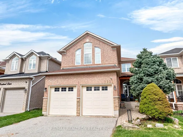 7321 Rosehurst Dr, Mississauga, ON L5N 8P1