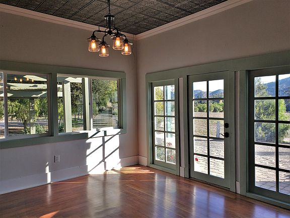 4th image of 9040 Peppertree Ln