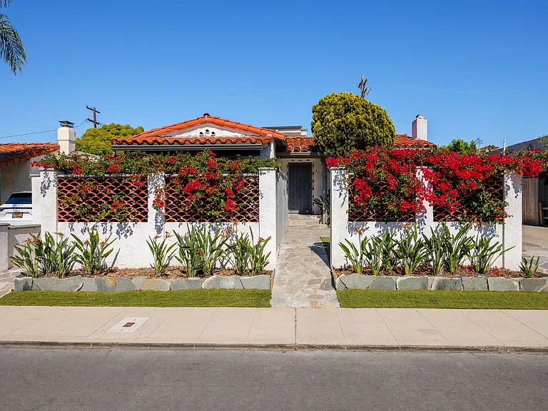 4715 Soria Dr — Photo 1