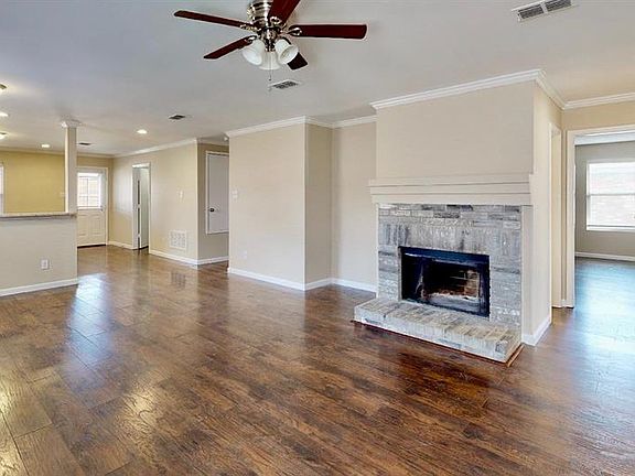 4th image of 2237 Red Oak Dr