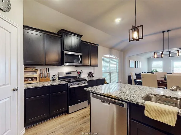 6214 Darlington Ave — Photo 5