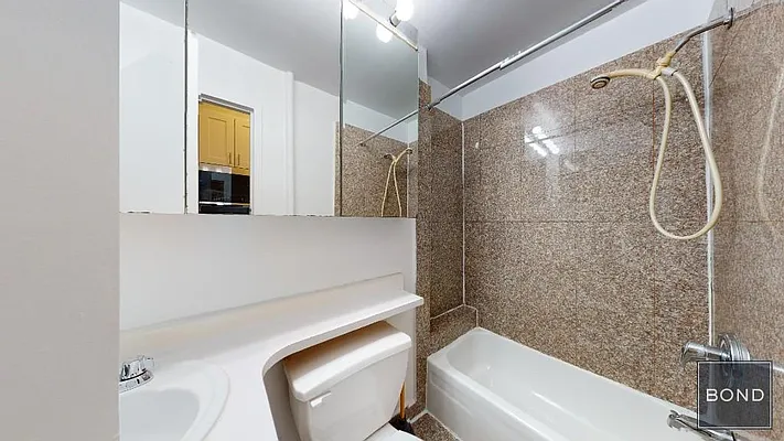 Rented by Bond New York | media 17