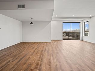 231 S Westlake Ave #303, Los Angeles, CA 90057