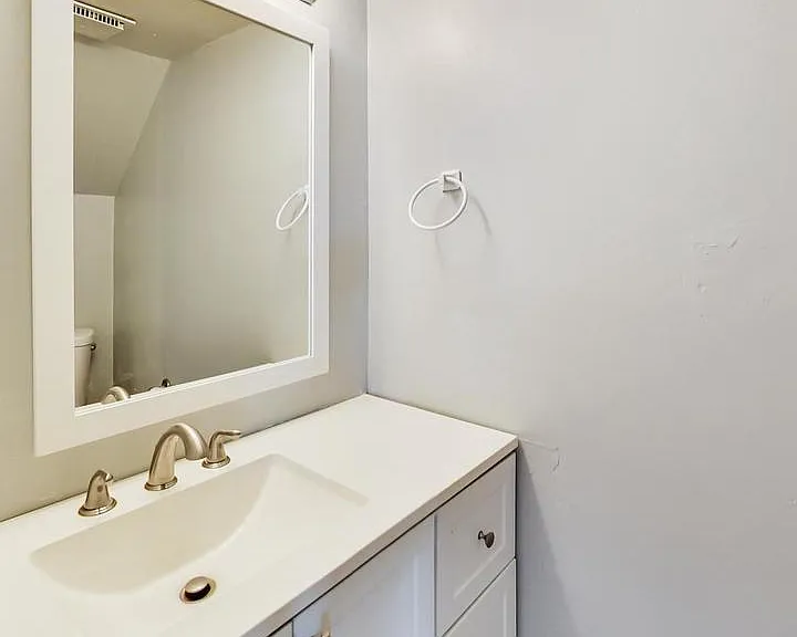 2268 Prince Of Wales Ct — Photo 10