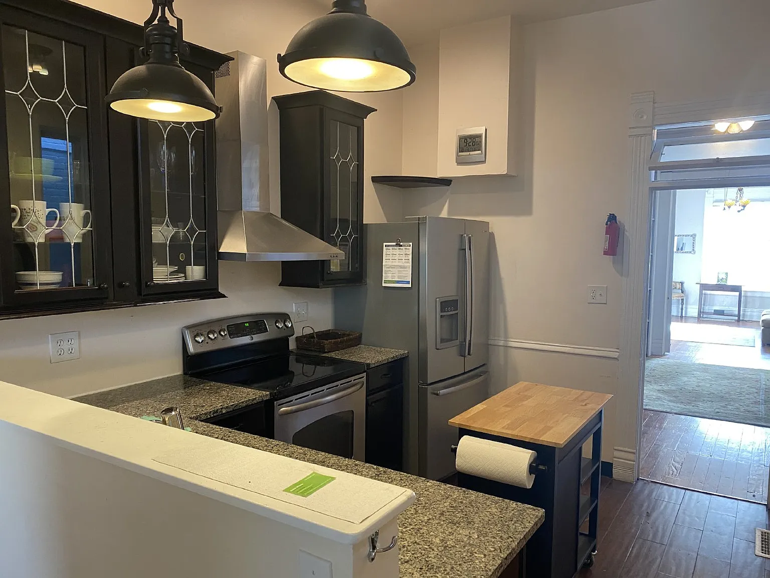 2 bed, 1.0 bath, 1266 sqft, $2,600 — Photo 2