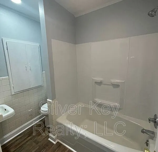 914 E Madison Ave — Photo 10
