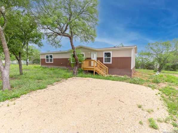 262 CR 5632, Castroville, TX 78009