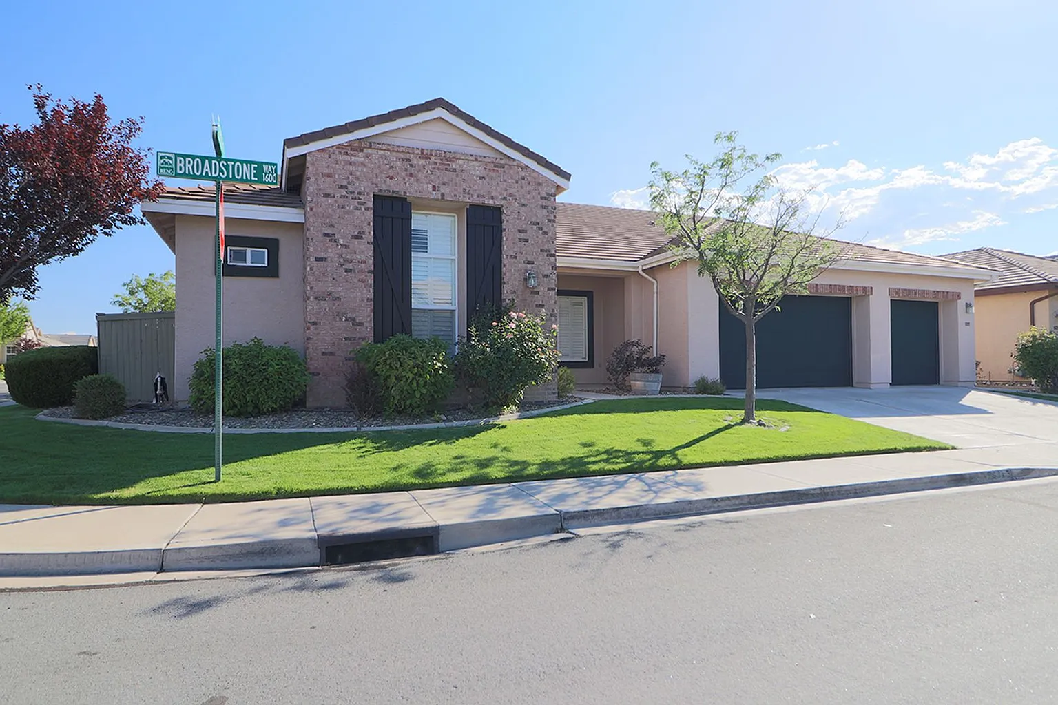 1692 Broadstone Way photo 1