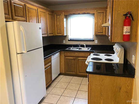 4th image of 716 Jasper St