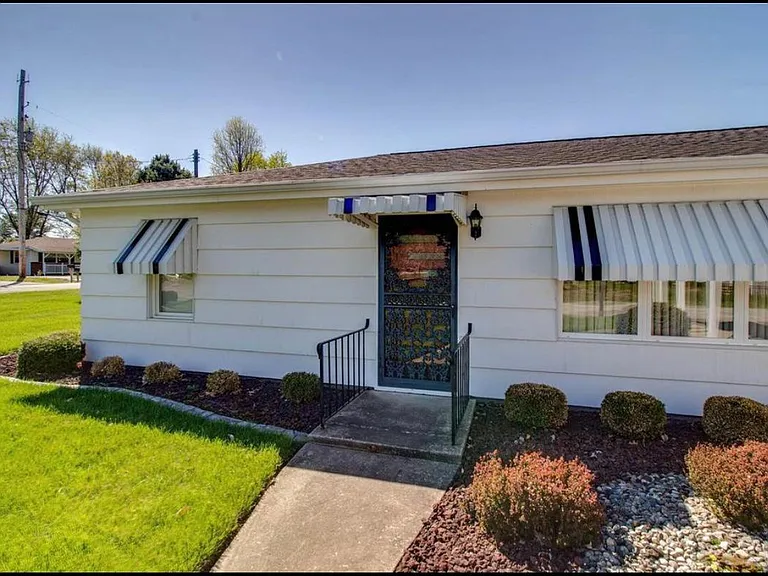 Tulip Ct — Photo 14