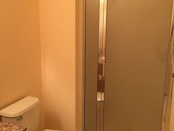 4th image of 1353 Hillcrest Dr #1