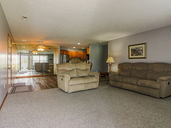 5th image of 701 Villa Dr