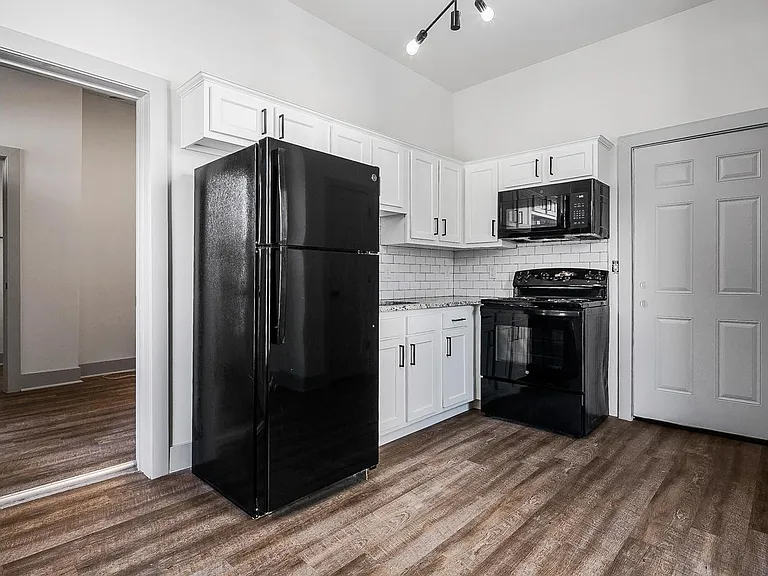818 E Elm St #1-4 — Photo 11