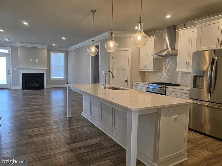 3 bed, 2.5 bath, 2071 sqft, $2,800 — Photo 2