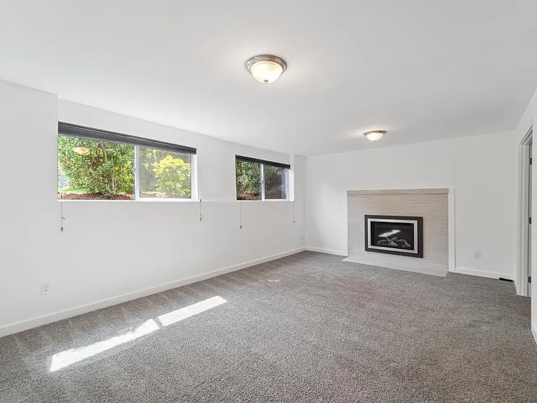 1140 N 146th Pl — Photo 28