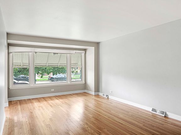 4th image of 10510 S Green Bay Ave