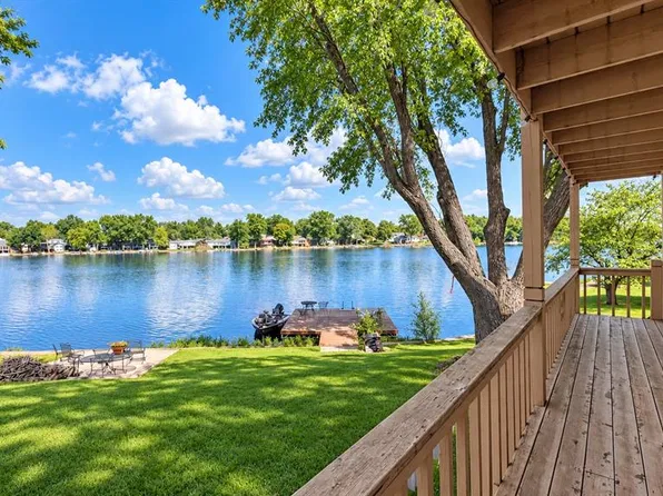 63 Champagne Dr, Lake Saint Louis, MO 63367